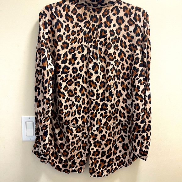NWOT Alexander Jordan Women's Animal Print Split Back Button Down - Picture 4 of 7